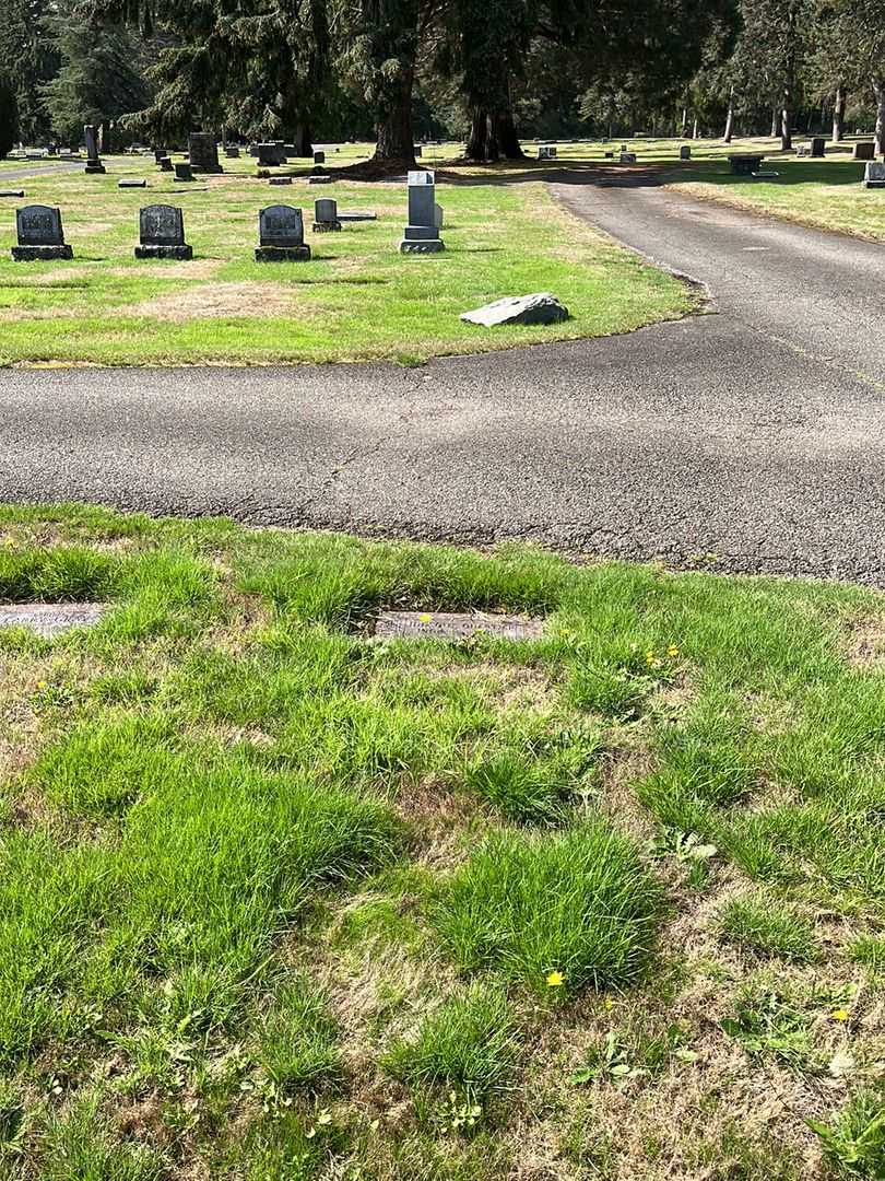Judson S. Quartier's grave. Photo 2