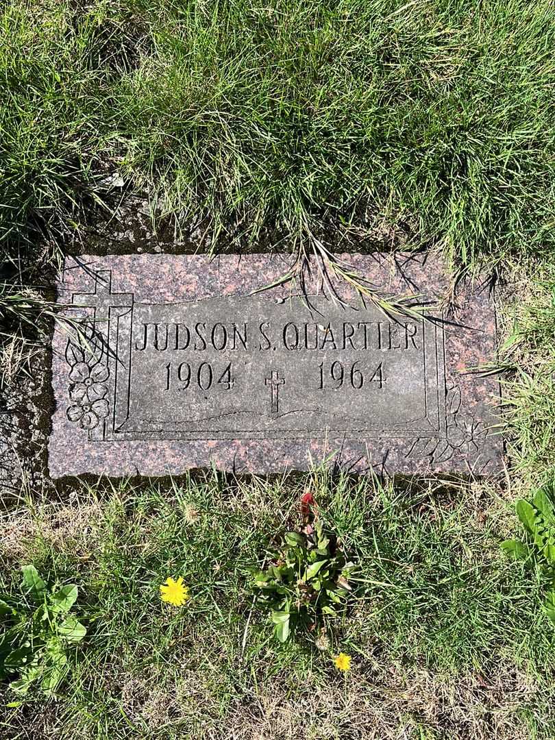 Judson S. Quartier's grave. Photo 1