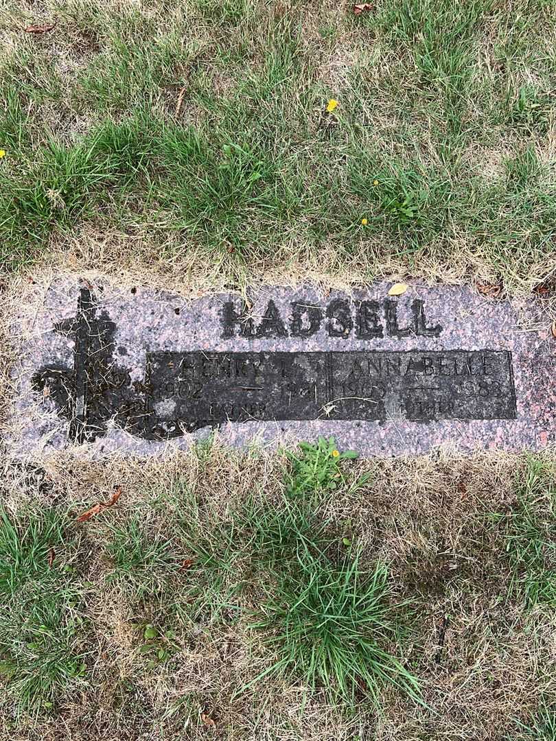 Annabelle M. Hadsell's grave. Photo 1