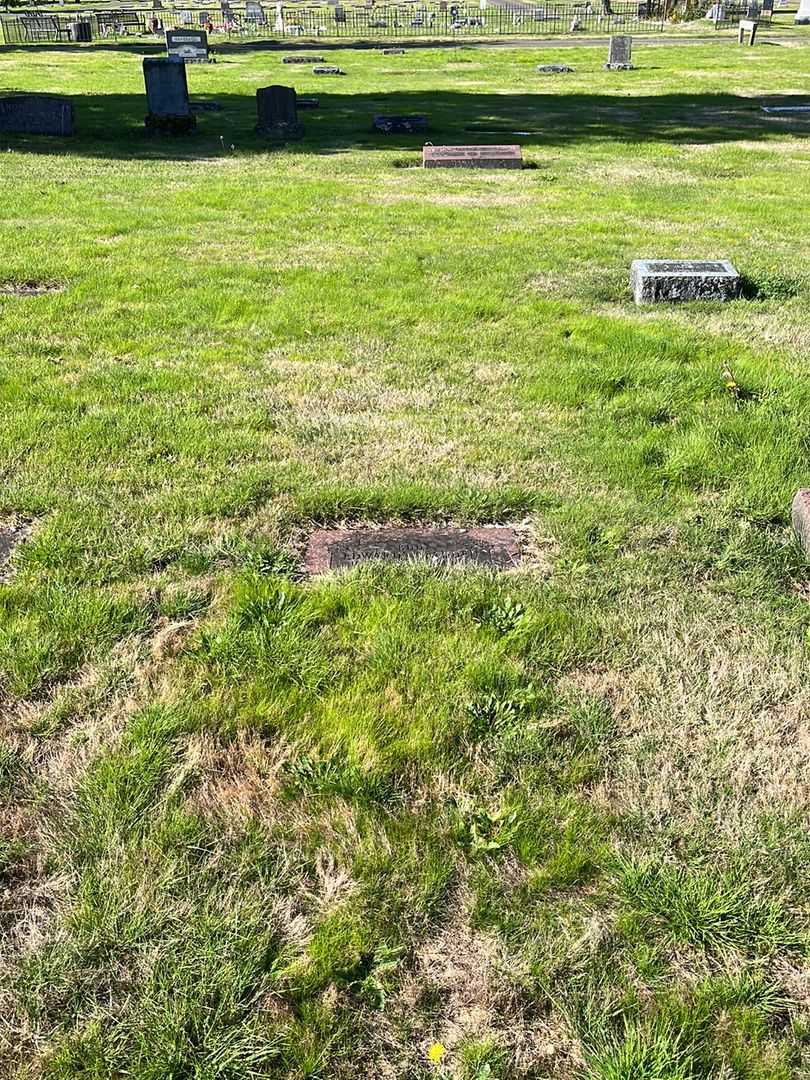 Edward James "Bud" Fadden's grave. Photo 2