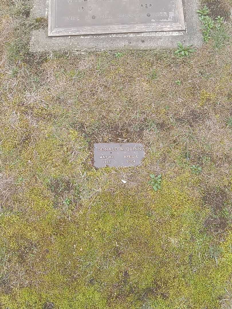 Donald W. Quinn's grave. Photo 4