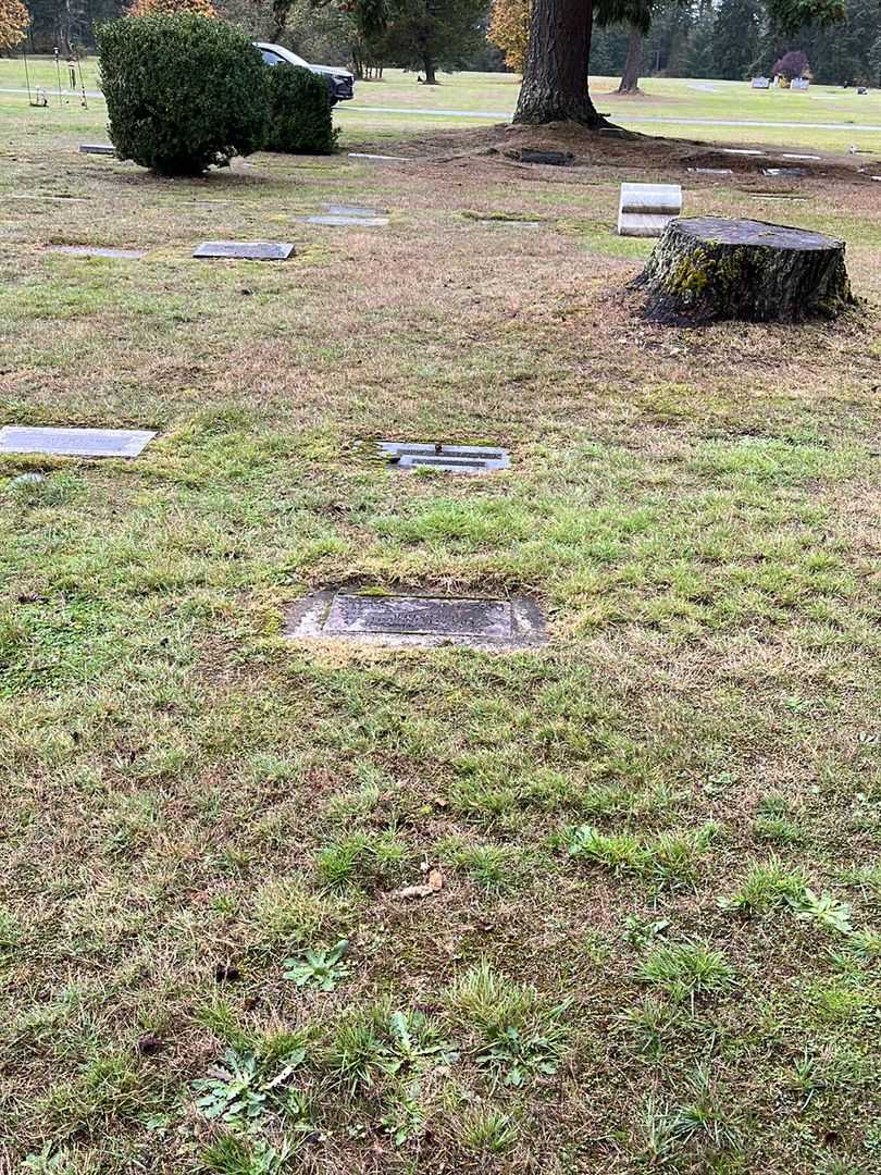 Vera Avis Ingram Alexander's grave. Photo 3
