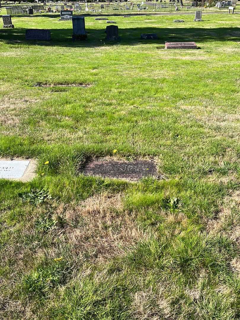 Linda Erin "Sunny" Fadden's grave. Photo 2