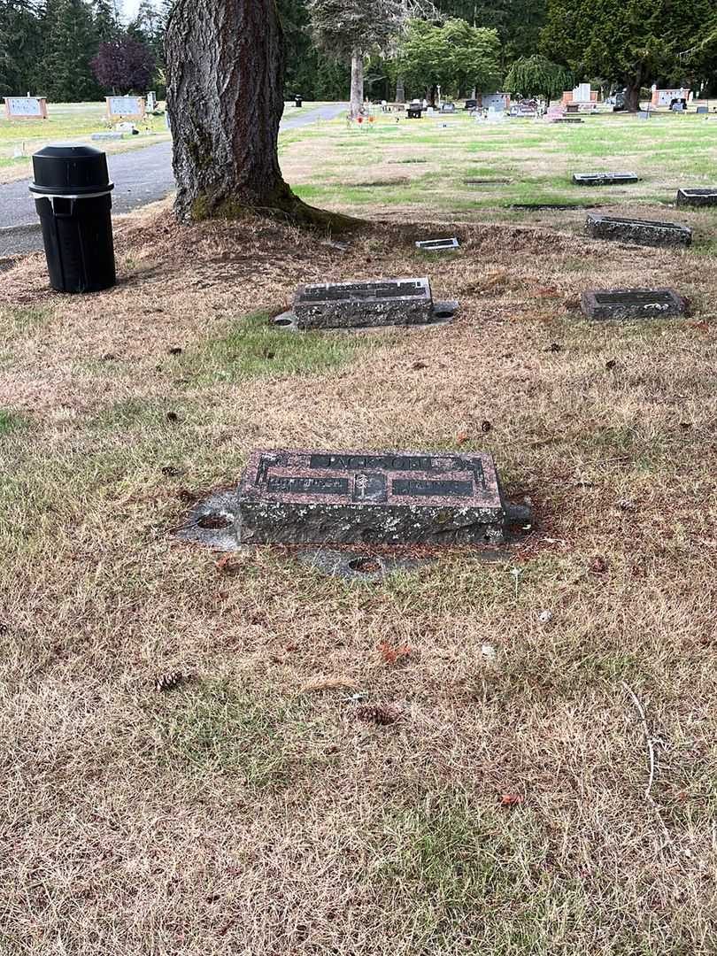 Emery C. Jackson's grave. Photo 2