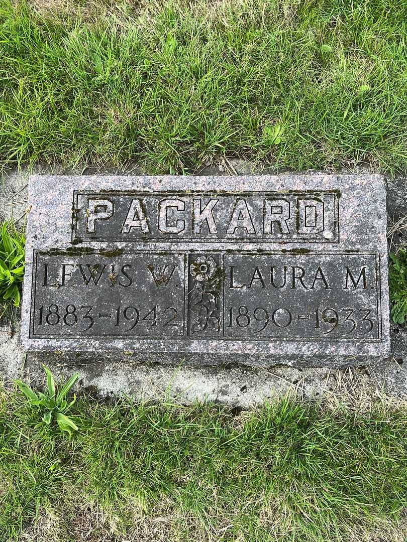 Lewis Wines Packard's grave. Photo 1