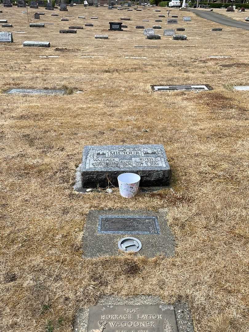 Horrace Layton "Bob" Waggoner's grave. Photo 2