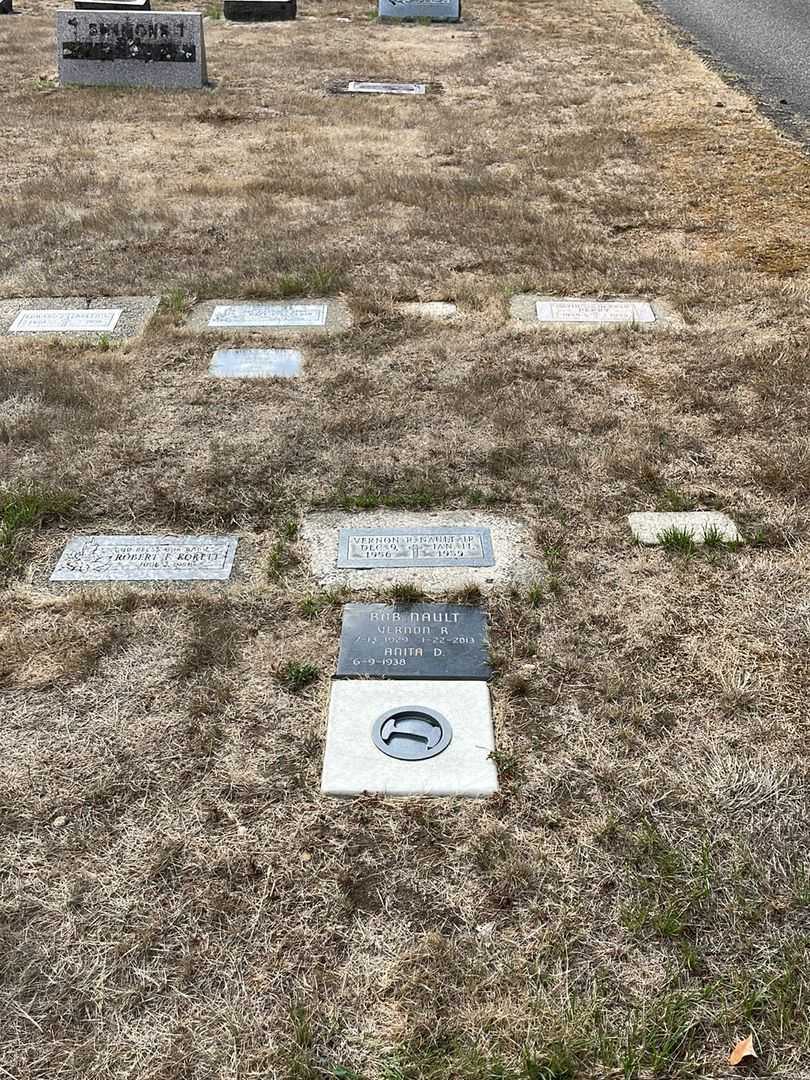 Vernon Robert Nault Junior's grave. Photo 3