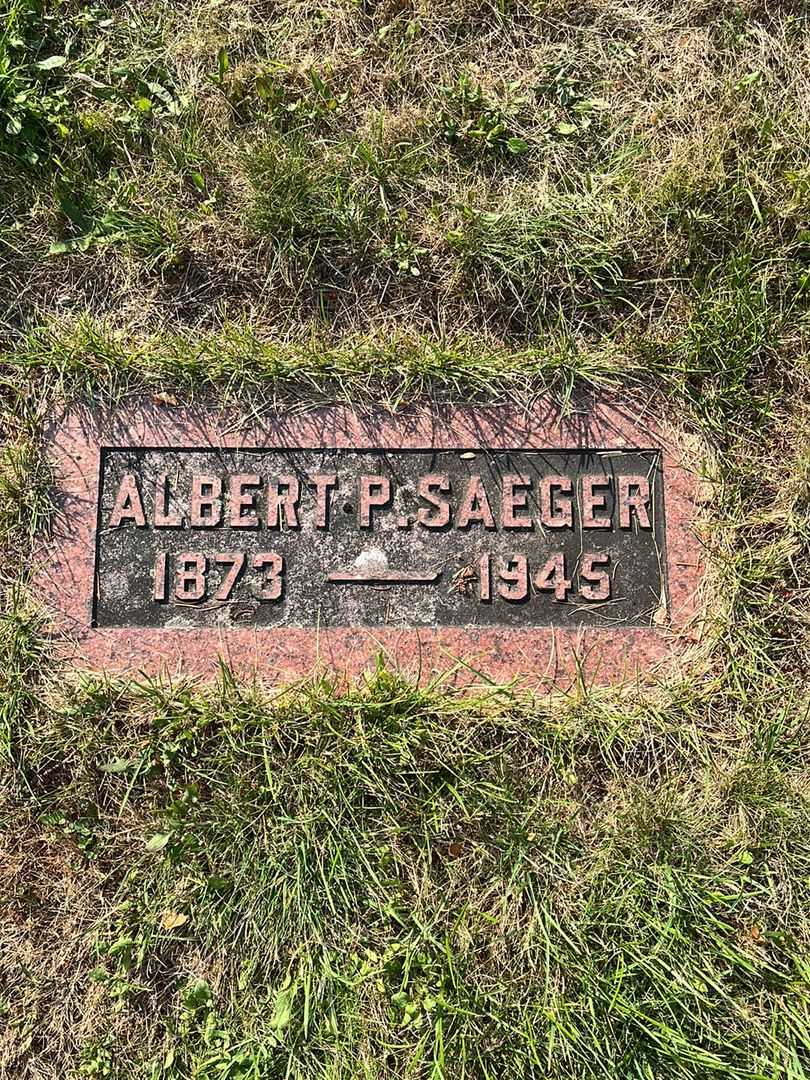 Albert P. Saeger's grave. Photo 1