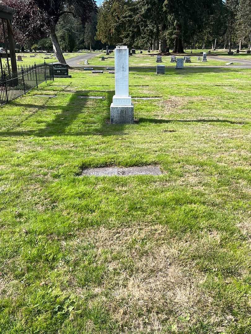 Chalmer R. Saeger's grave. Photo 2