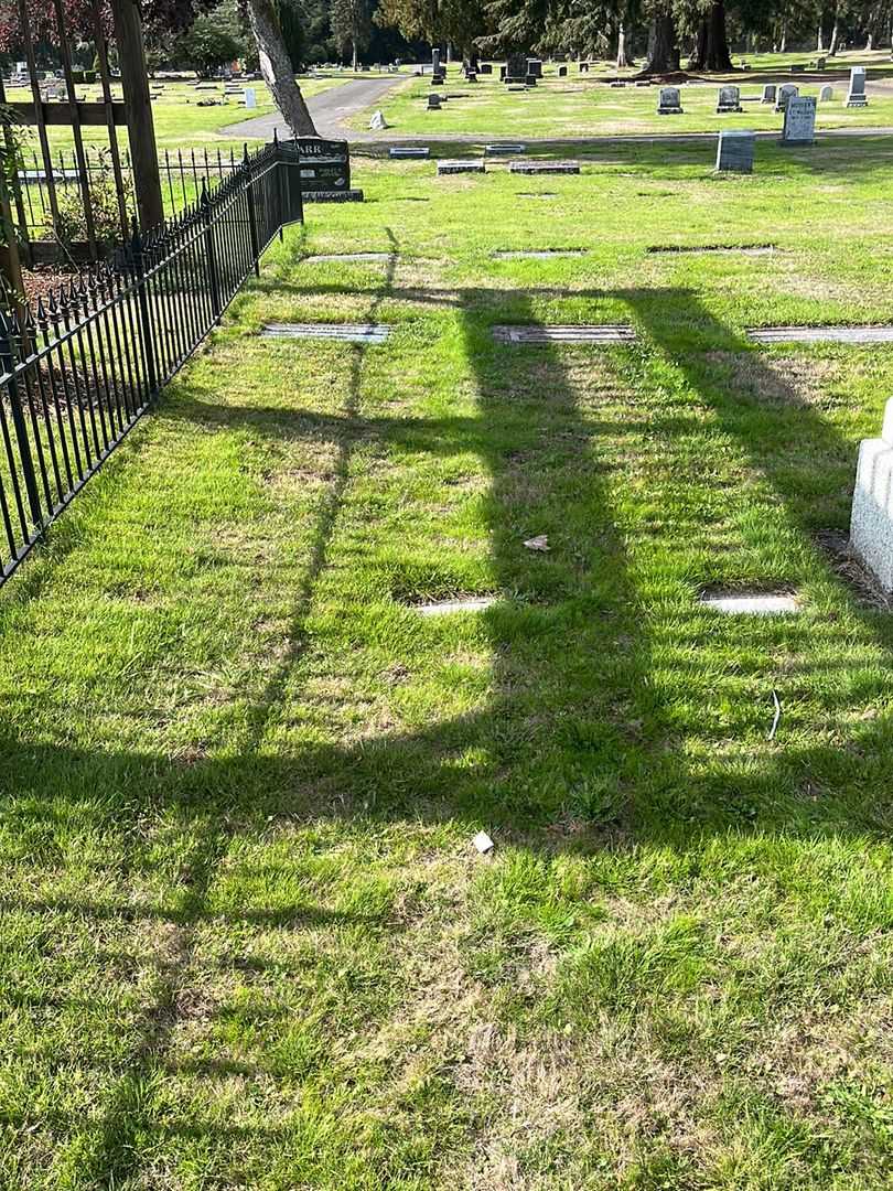 Charles W. Saeger's grave. Photo 3