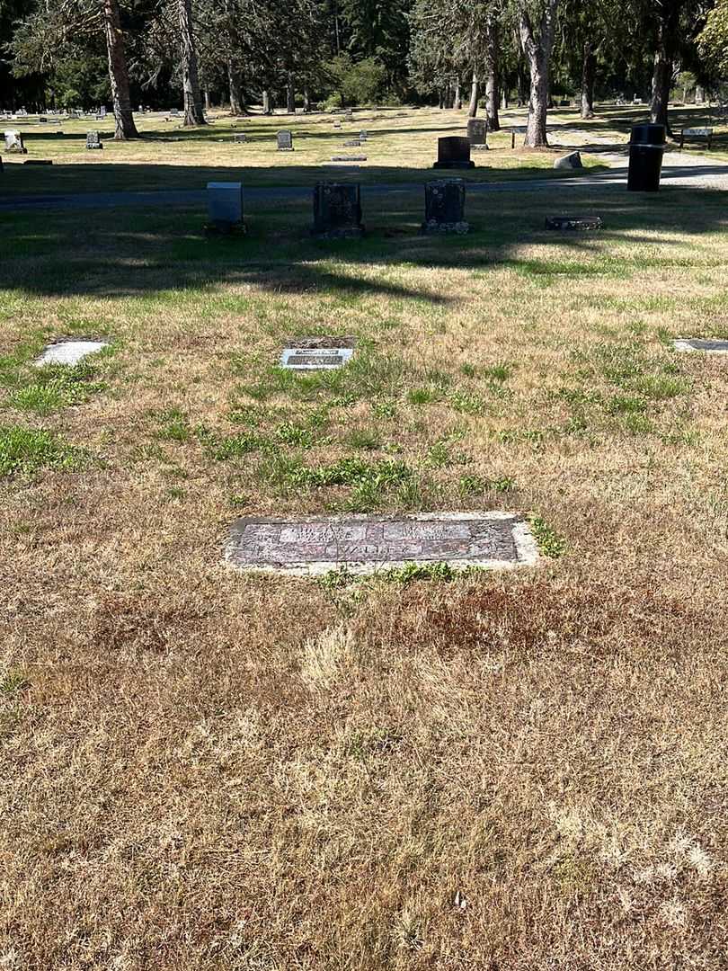 Chester S. Valley's grave. Photo 2