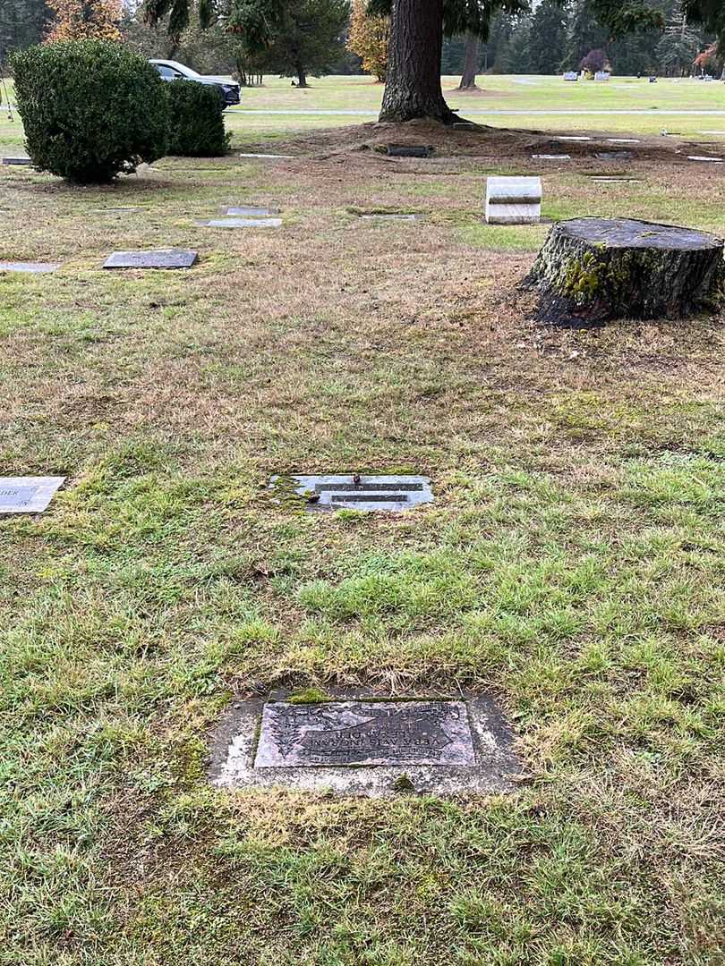 Vera Avis Ingram Alexander's grave. Photo 2