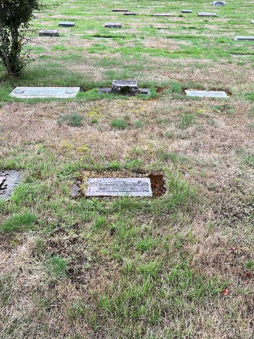 Florence Low Macke's grave. Photo 2