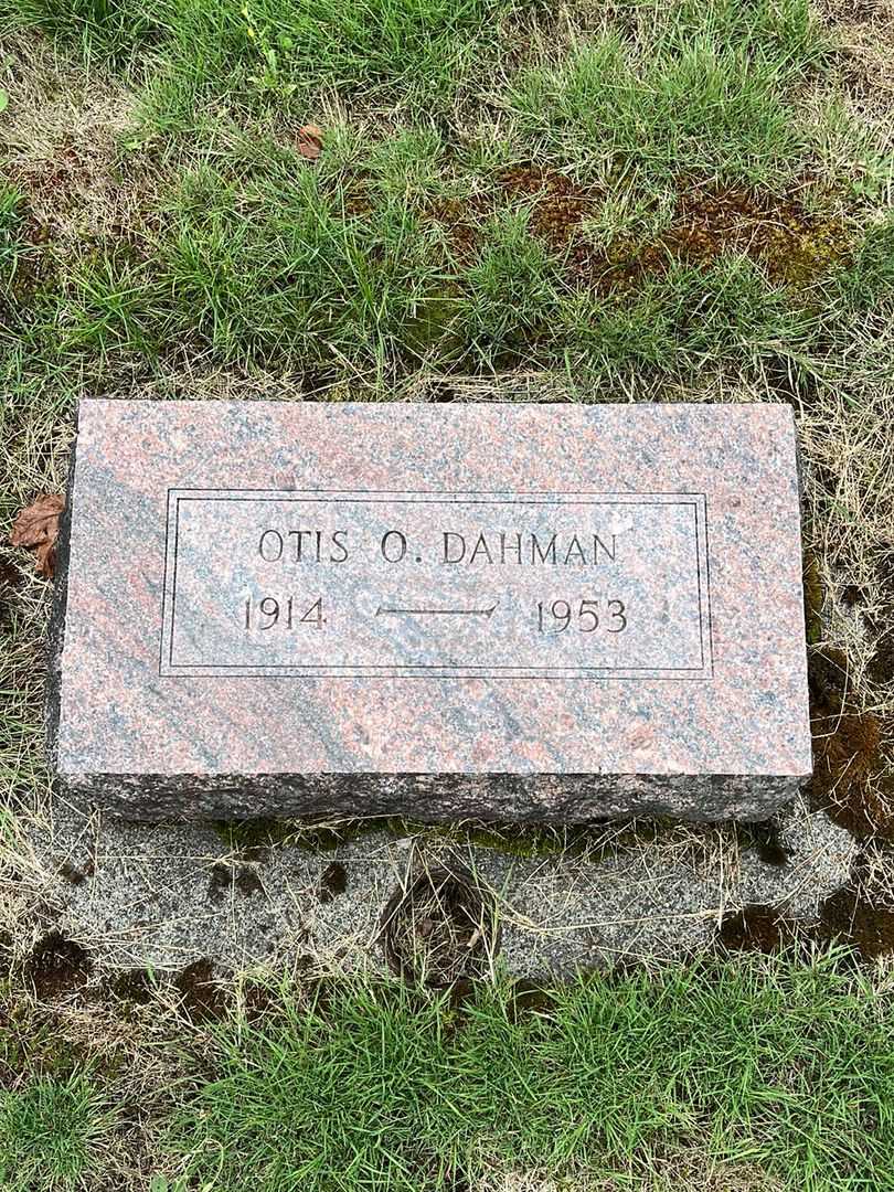 Otis O. Dahman's grave. Photo 1