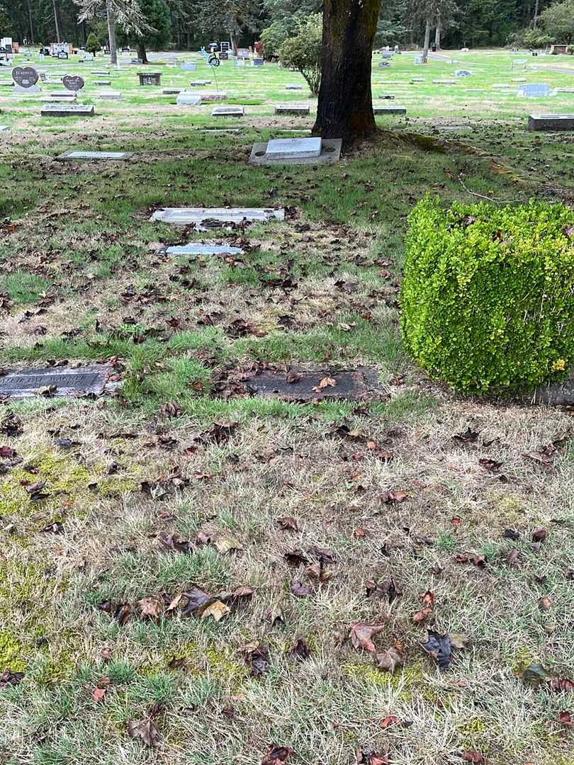 Trilba Sarah Wagner's grave. Photo 2