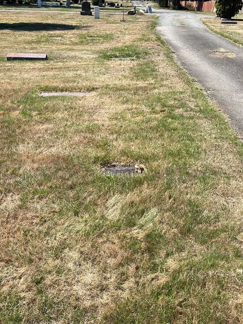 Walter B. Rae's grave. Photo 2