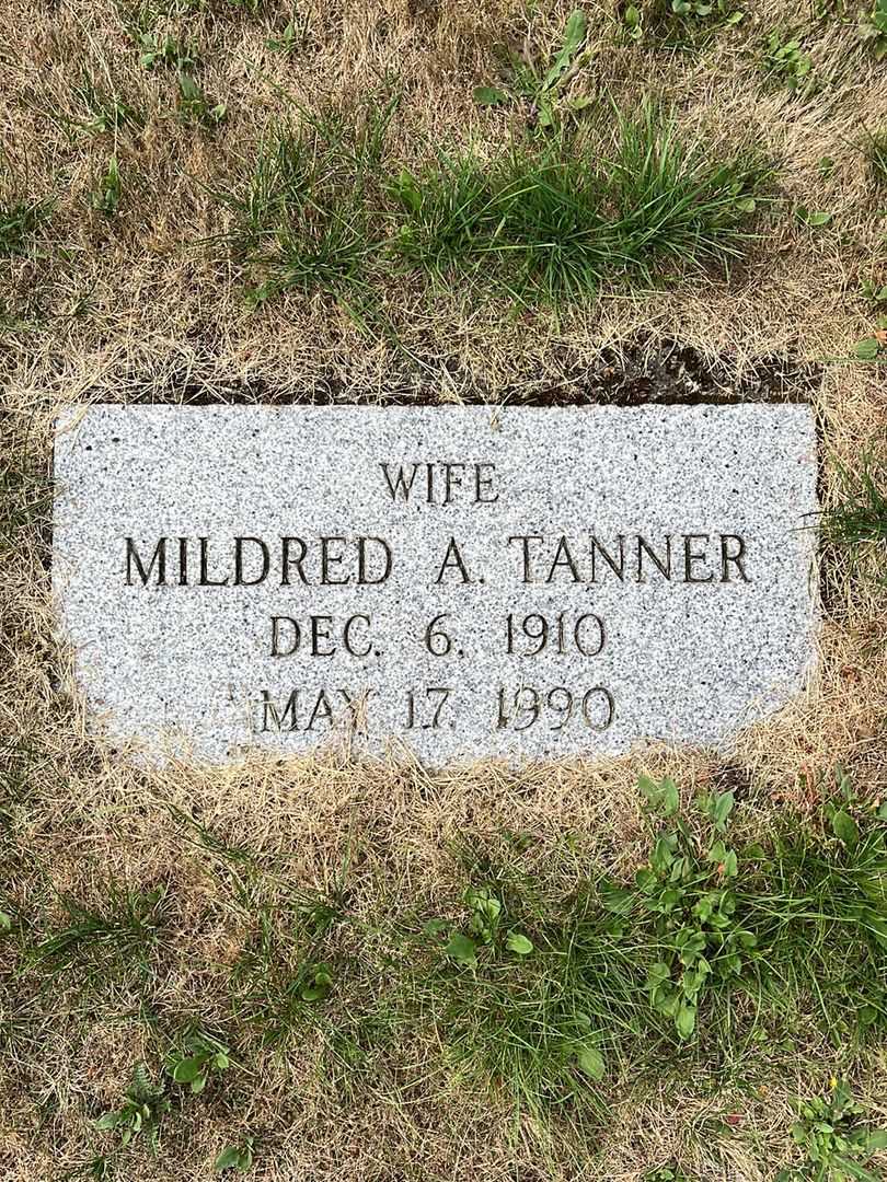Mildred A. Tanner's grave. Photo 1