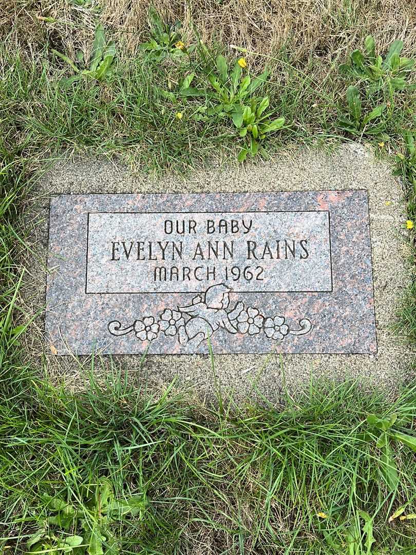 Evelyn Ann Rains's grave. Photo 1