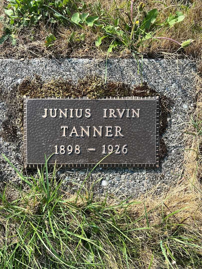 Junius Irvin "James" Tanner's grave. Photo 1