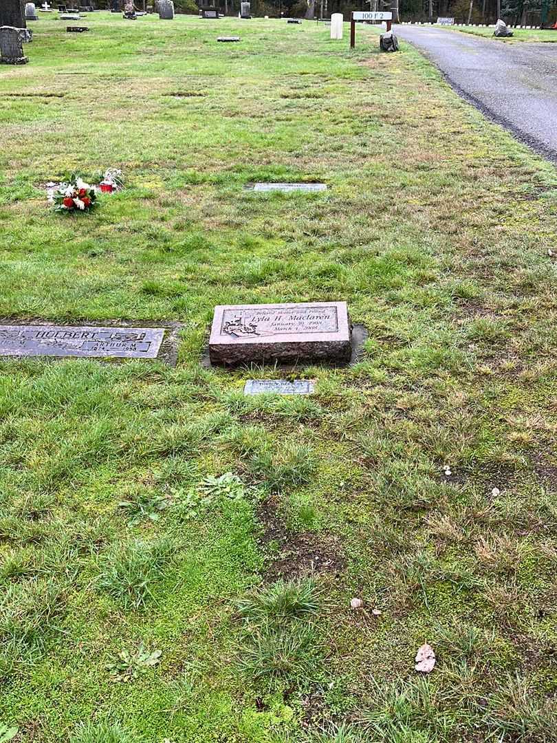 Lyla Hurst MacLaren's grave. Photo 3