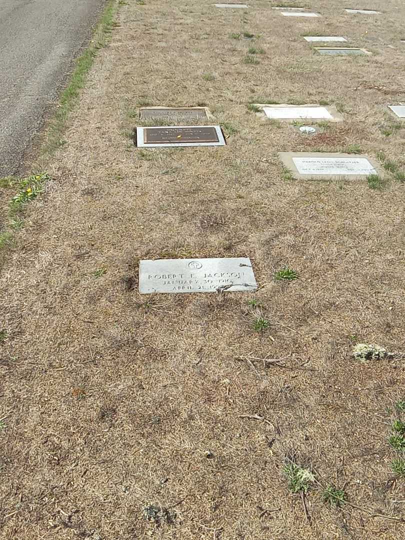 Robert F. Jackson's grave. Photo 2