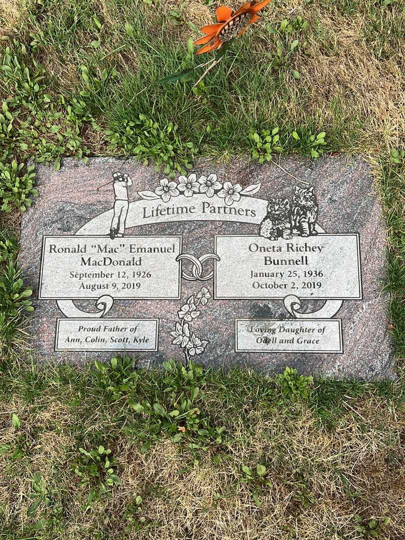 Ronald Emanuel "Mac" MacDonald's grave. Photo 1