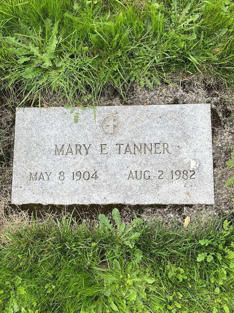 Mary E. Tanner's grave. Photo 1