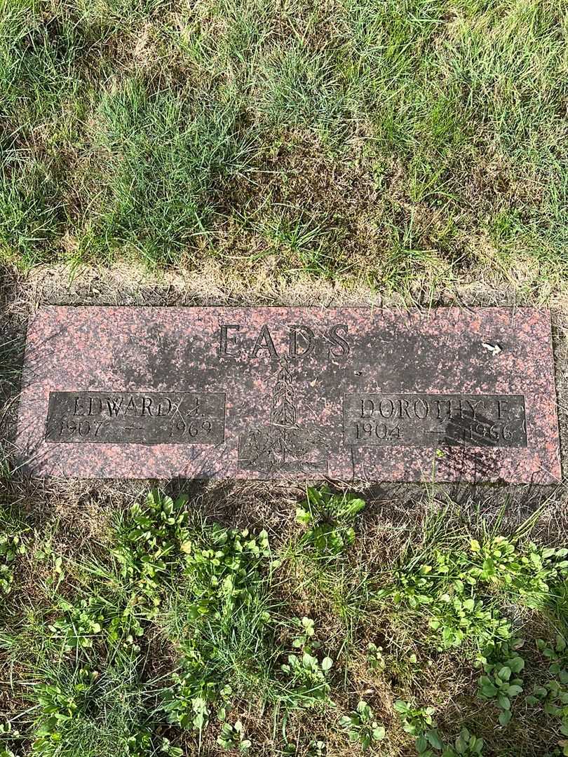 Dorothy F. Eads's grave. Photo 1