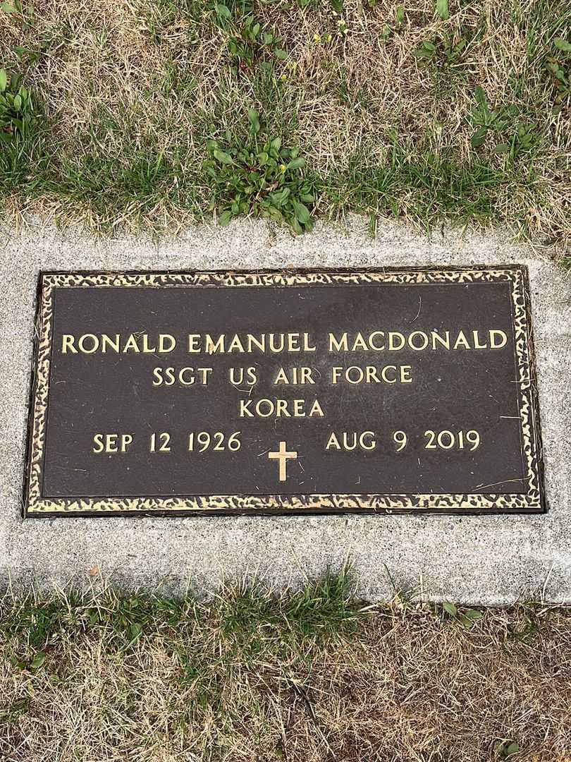 Ronald Emanuel "Mac" MacDonald's grave. Photo 3