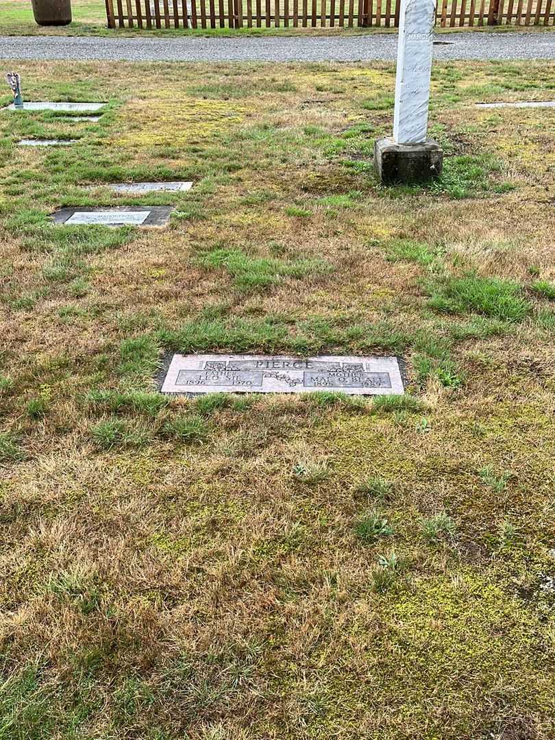 Mae O'Beall Pierce's grave. Photo 2