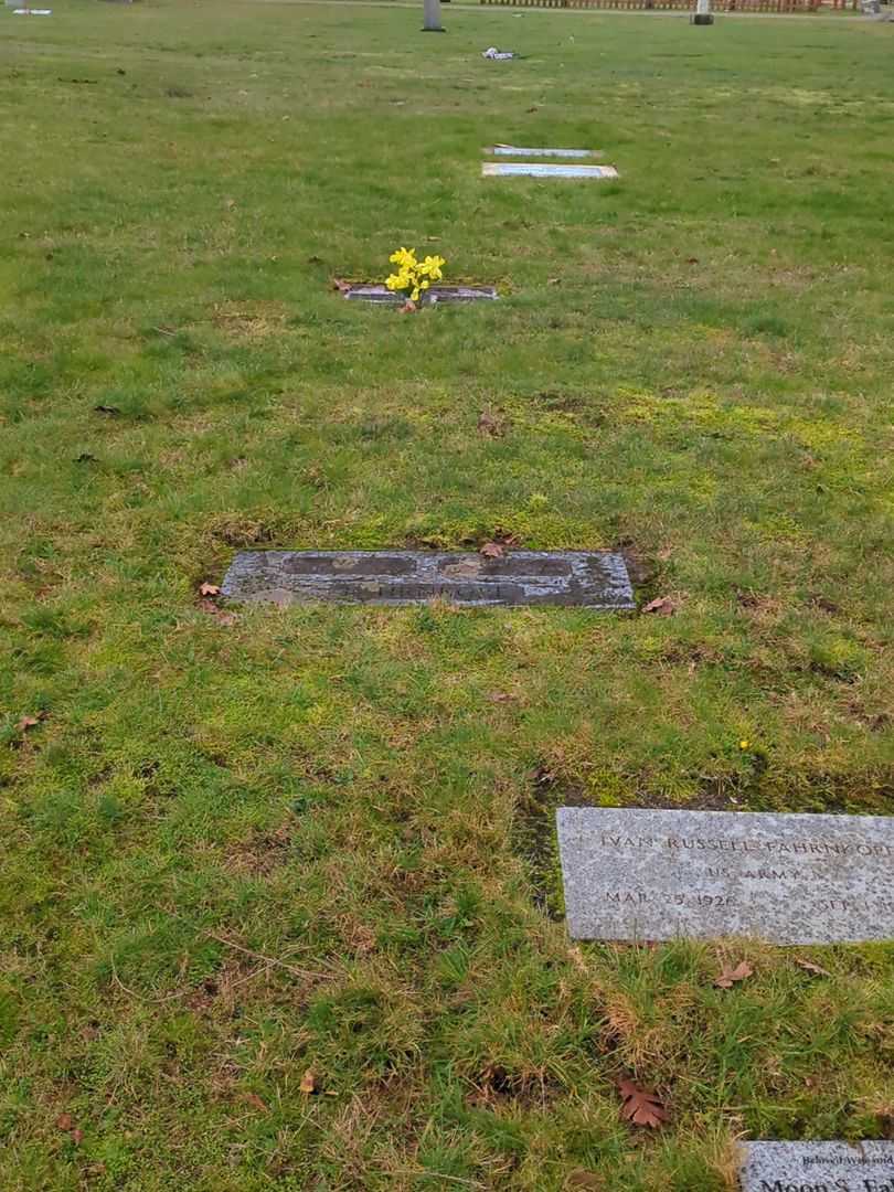 Ivan Russell Fahrnkopf Junior's grave. Photo 5