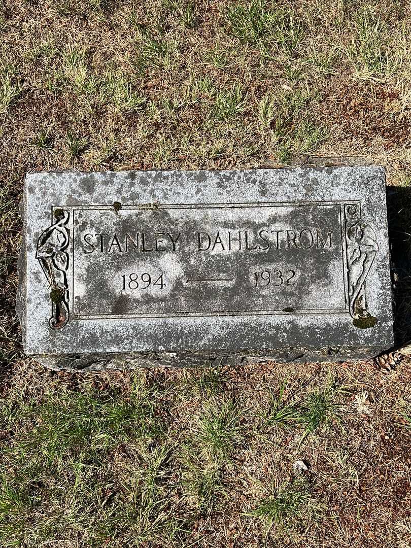 Stanley Dahlstrom's grave. Photo 1
