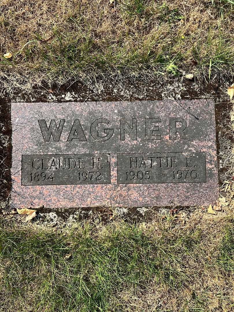 Hattie E. Wagner's grave. Photo 1