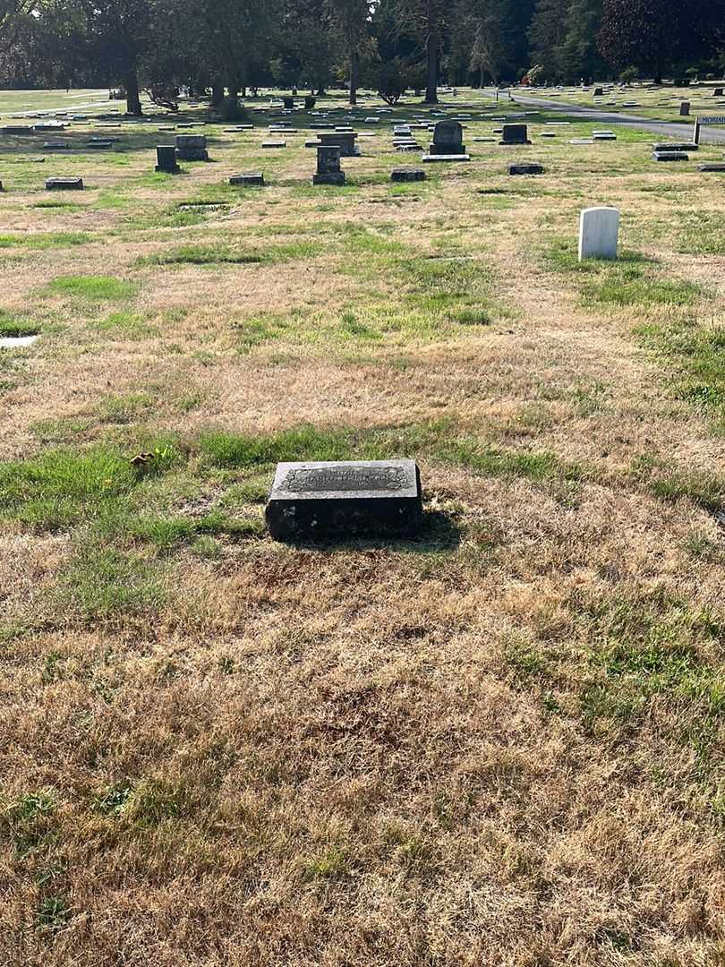 Charlotte R. Uggen's grave. Photo 2