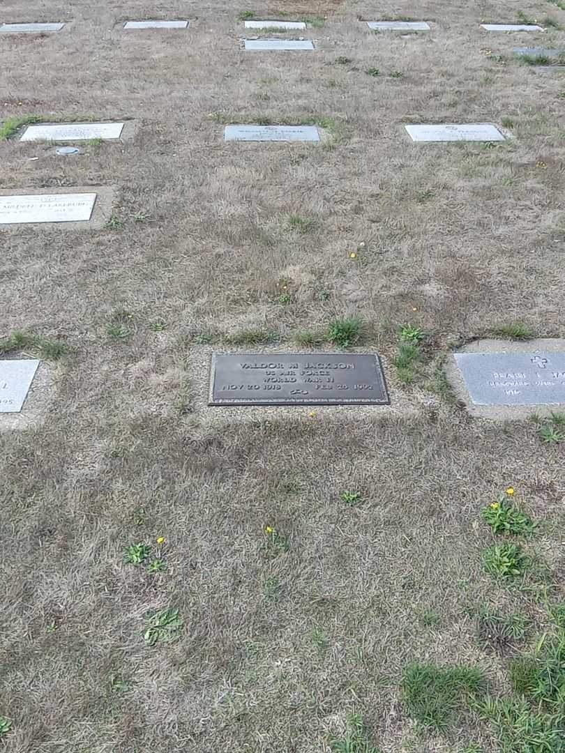 Valdor M. Jackson's grave. Photo 2