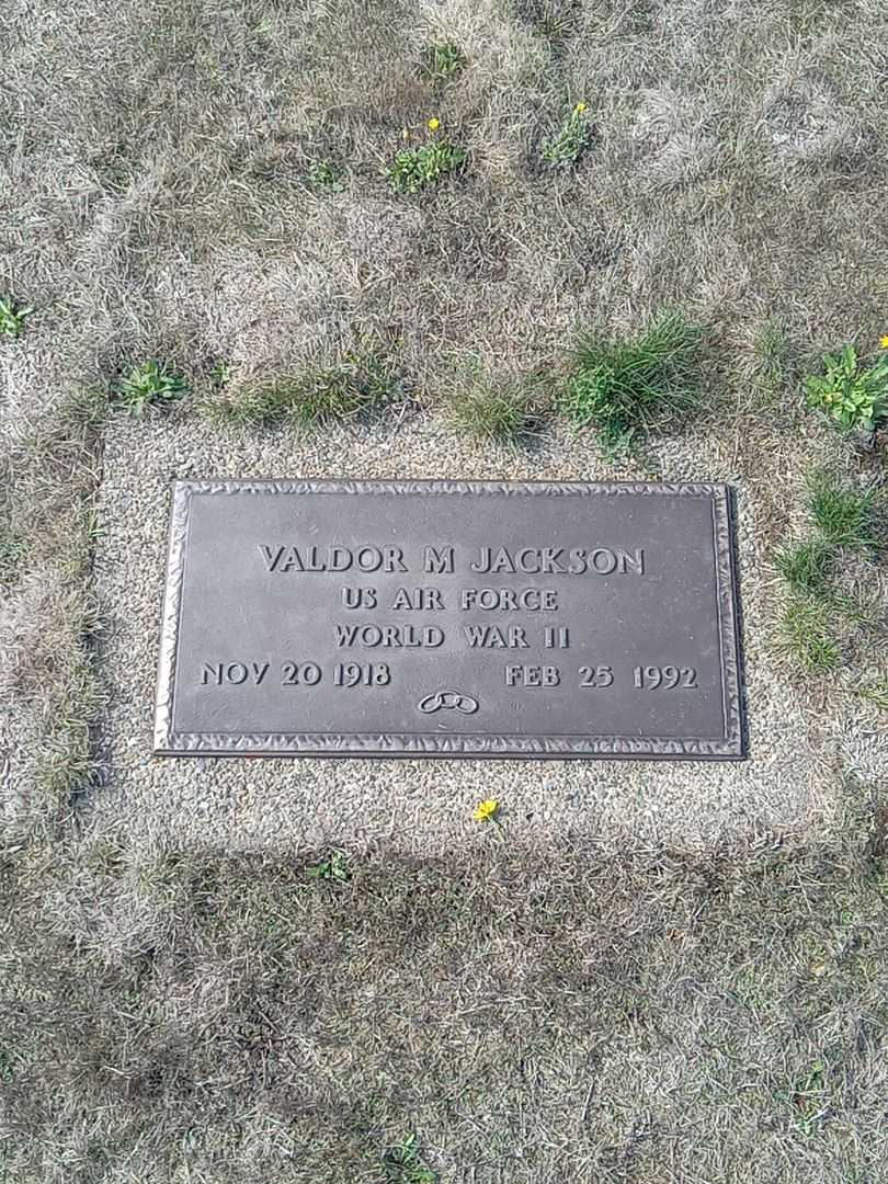 Valdor M. Jackson's grave. Photo 1