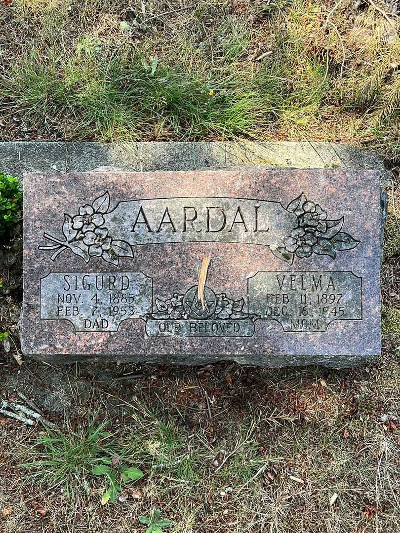 Margaret Aardal Gabryshak's grave. Photo 1