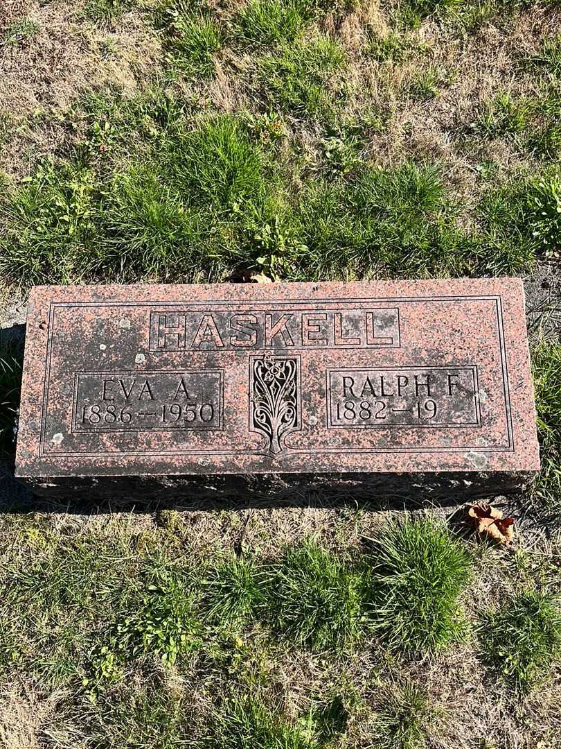 Eva Abbott Haskell's grave. Photo 1